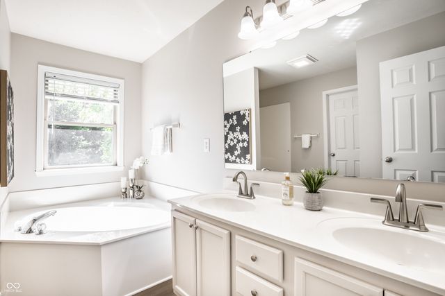 10887 Parrot Court, Fishers, IN 46037