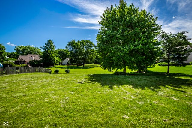 10887 Parrot Court, Fishers, IN 46037