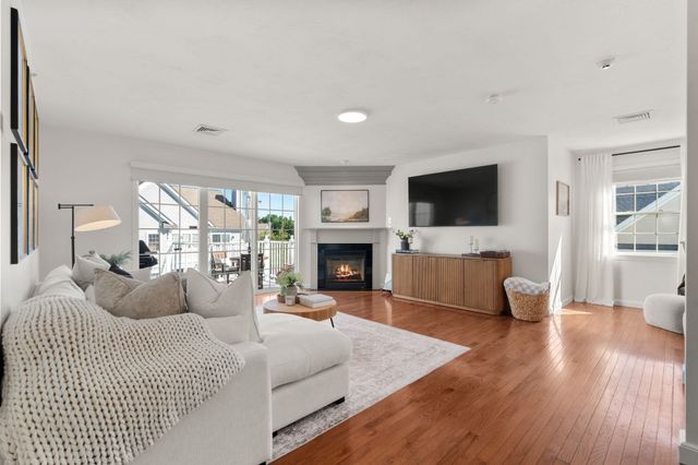 404 Tamarack Lane 404, Abington, MA 02351