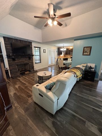 3728 Crisscross Ct, Clarksville, TN 37040