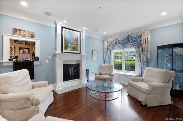 23 Country View Lane, East Islip, NY 11730