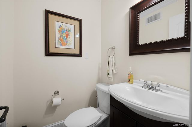 23 Country View Lane, East Islip, NY 11730