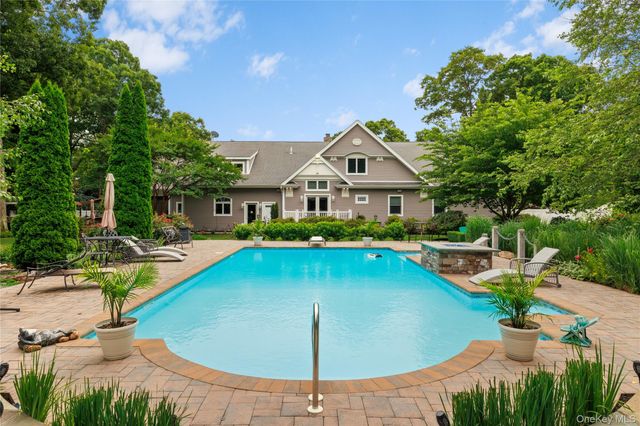 23 Country View Lane, East Islip, NY 11730