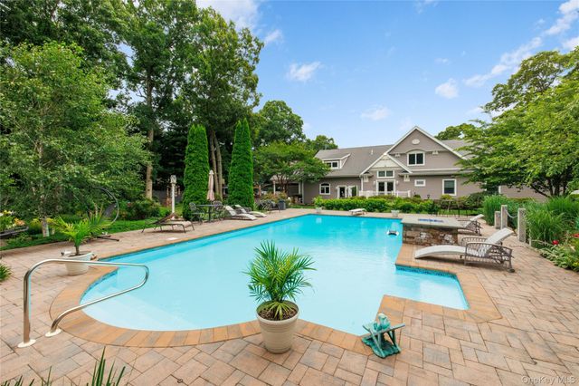 23 Country View Lane, East Islip, NY 11730
