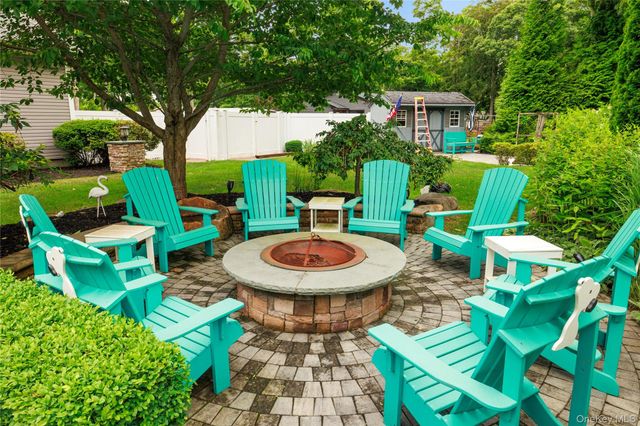 23 Country View Lane, East Islip, NY 11730
