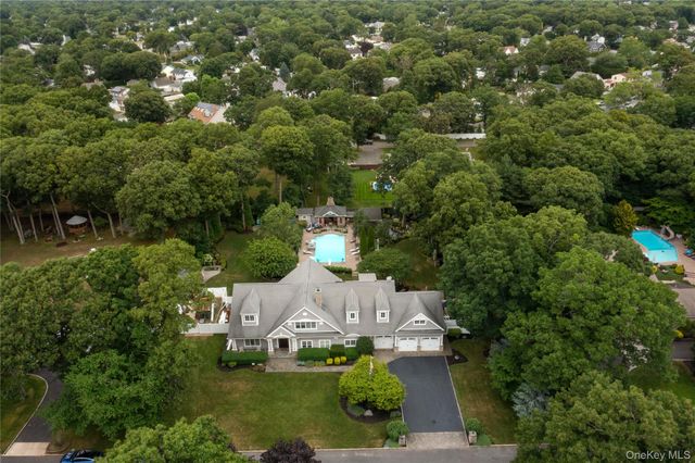 23 Country View Lane, East Islip, NY 11730