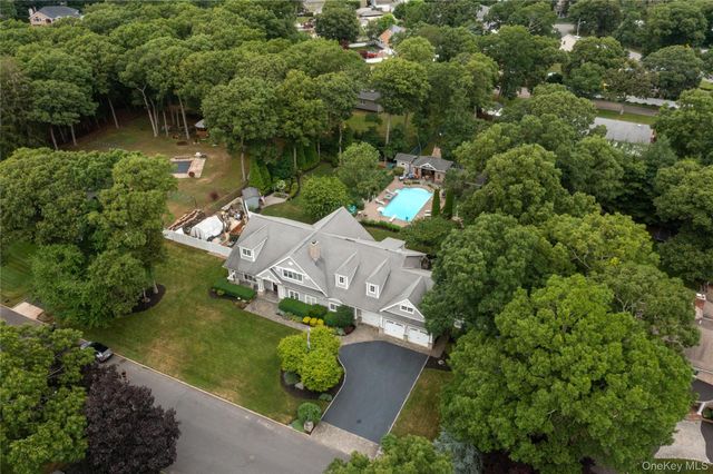 23 Country View Lane, East Islip, NY 11730