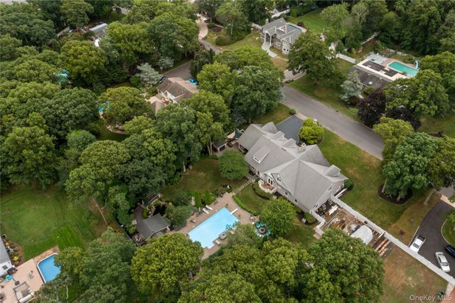 23 Country View Lane, East Islip, NY 11730