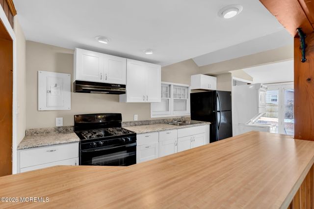 212 Swan Boulevard, Toms River, NJ 08753