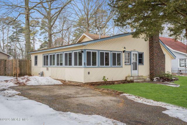 212 Swan Boulevard, Toms River, NJ 08753