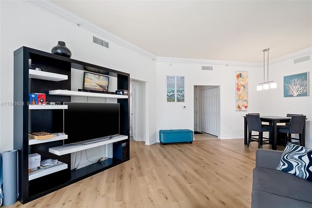 3001 NE 185th Street 135, Aventura, FL 33180