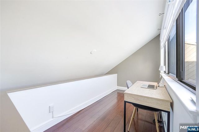 101 State Rt 5 204, Edgewater, NJ 07020