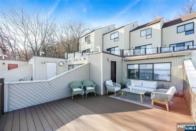 101 State Rt 5 204, Edgewater, NJ 07020