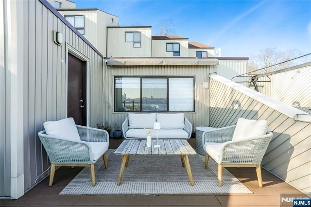 101 State Rt 5 204, Edgewater, NJ 07020