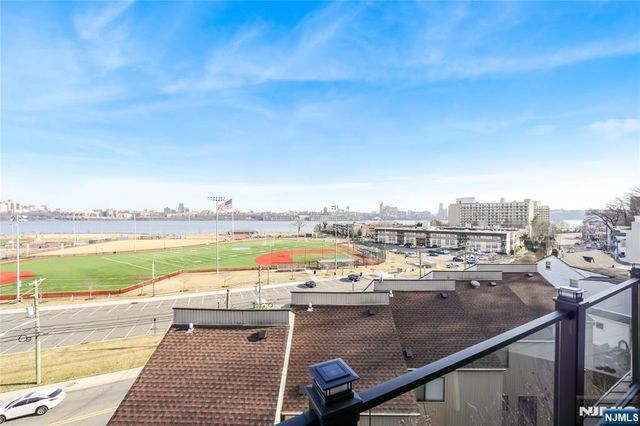 101 State Rt 5 204, Edgewater, NJ 07020