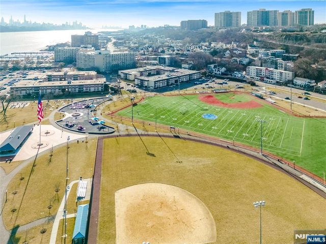 101 State Rt 5 204, Edgewater, NJ 07020