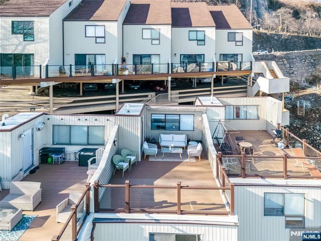 101 State Rt 5 204, Edgewater, NJ 07020