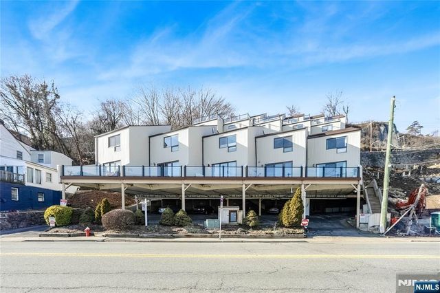 101 State Rt 5 204, Edgewater, NJ 07020