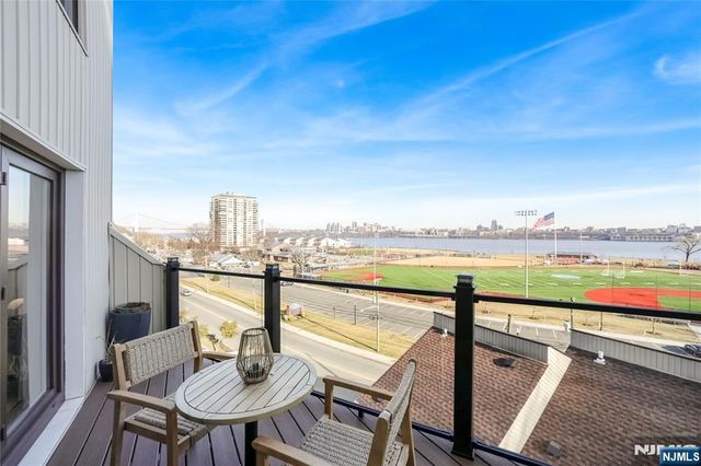 101 State Rt 5 204, Edgewater, NJ 07020