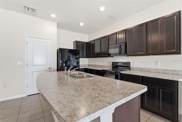 424 NEWMONT CIRCLE, Ruskin, FL 33570