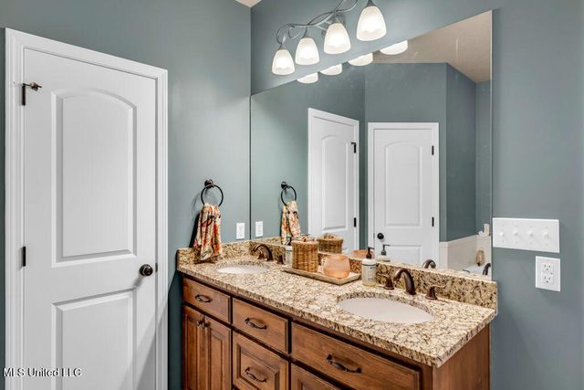 74 Tantallon Drive, Ocean Springs, MS 39564