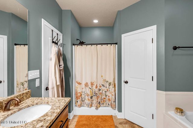 74 Tantallon Drive, Ocean Springs, MS 39564
