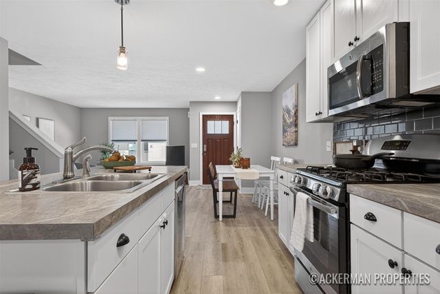 455 La Grave Avenue, Grand Rapids, MI 49503