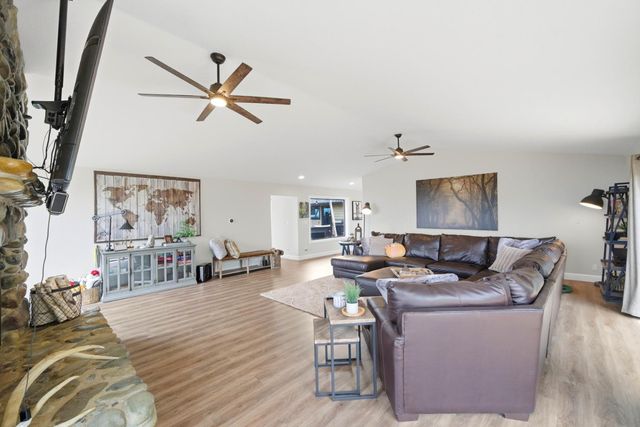 14105 N Lodestar Dr, Grass Valley, CA 95949