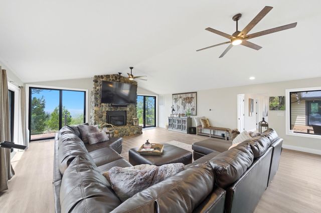 14105 N Lodestar Dr, Grass Valley, CA 95949