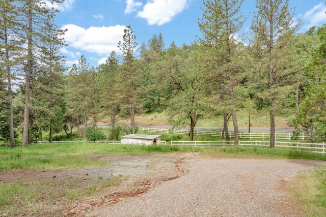 14105 N Lodestar Dr, Grass Valley, CA 95949