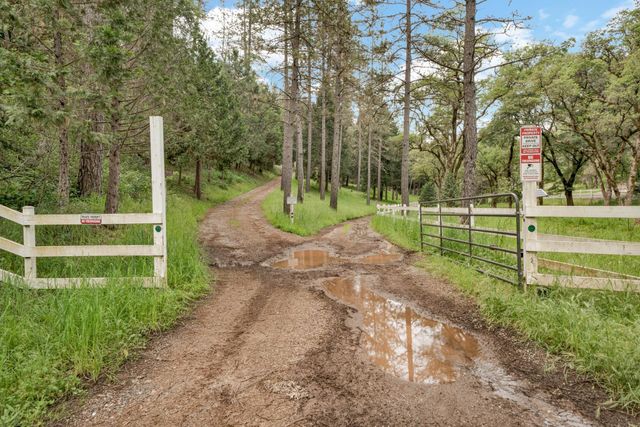 14105 N Lodestar Dr, Grass Valley, CA 95949