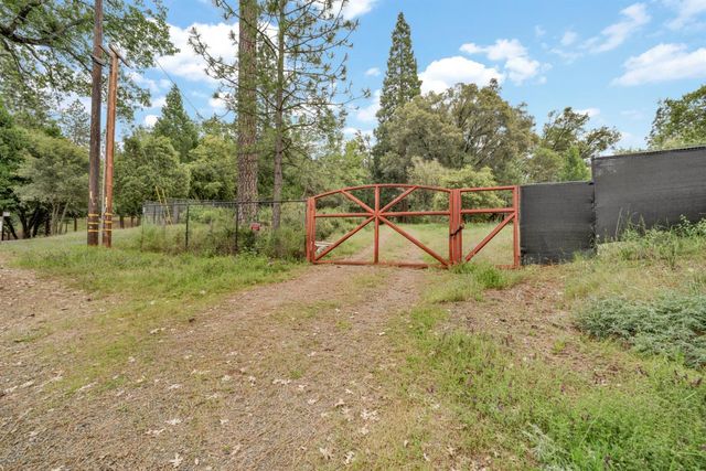 14105 N Lodestar Dr, Grass Valley, CA 95949