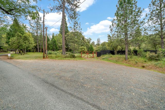 14105 N Lodestar Dr, Grass Valley, CA 95949