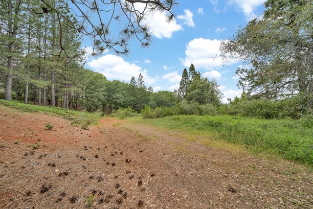 14105 N Lodestar Dr, Grass Valley, CA 95949