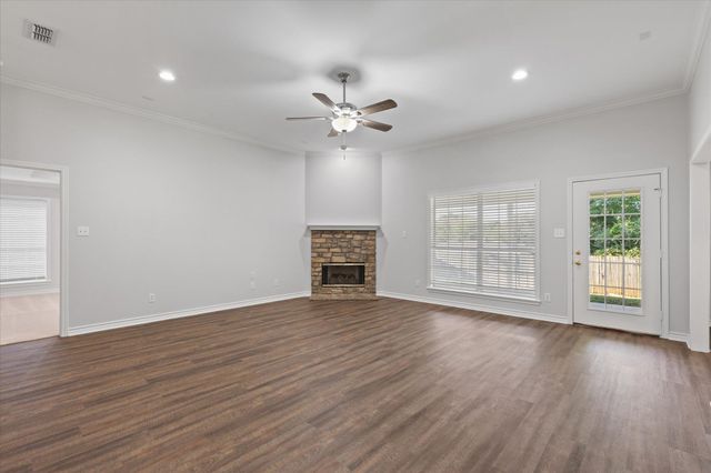 3515 Longmorn Ln, Longview, TX 75604