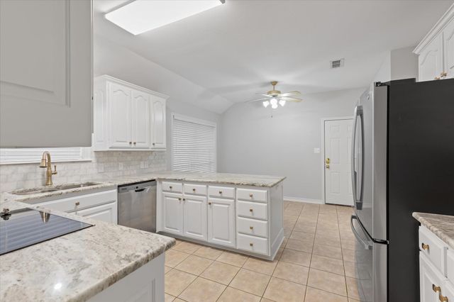 3515 Longmorn Ln, Longview, TX 75604