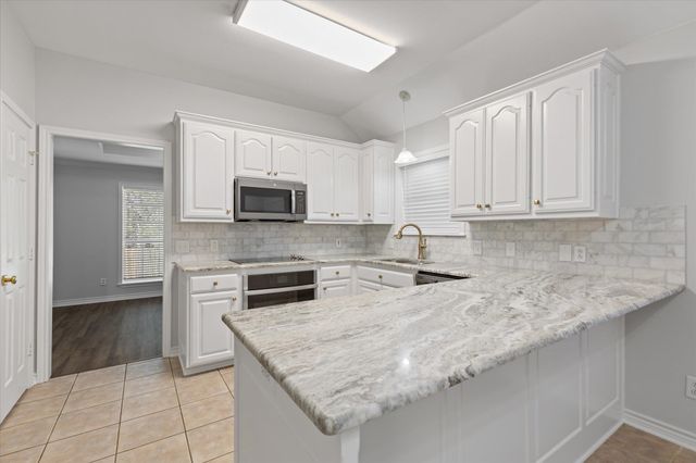 3515 Longmorn Ln, Longview, TX 75604