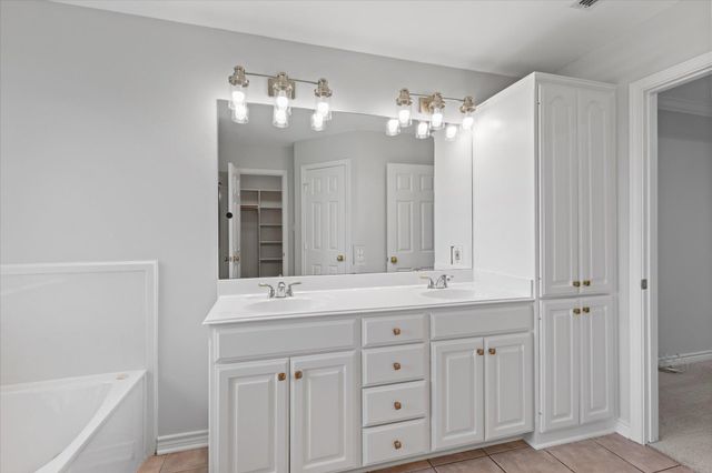 3515 Longmorn Ln, Longview, TX 75604