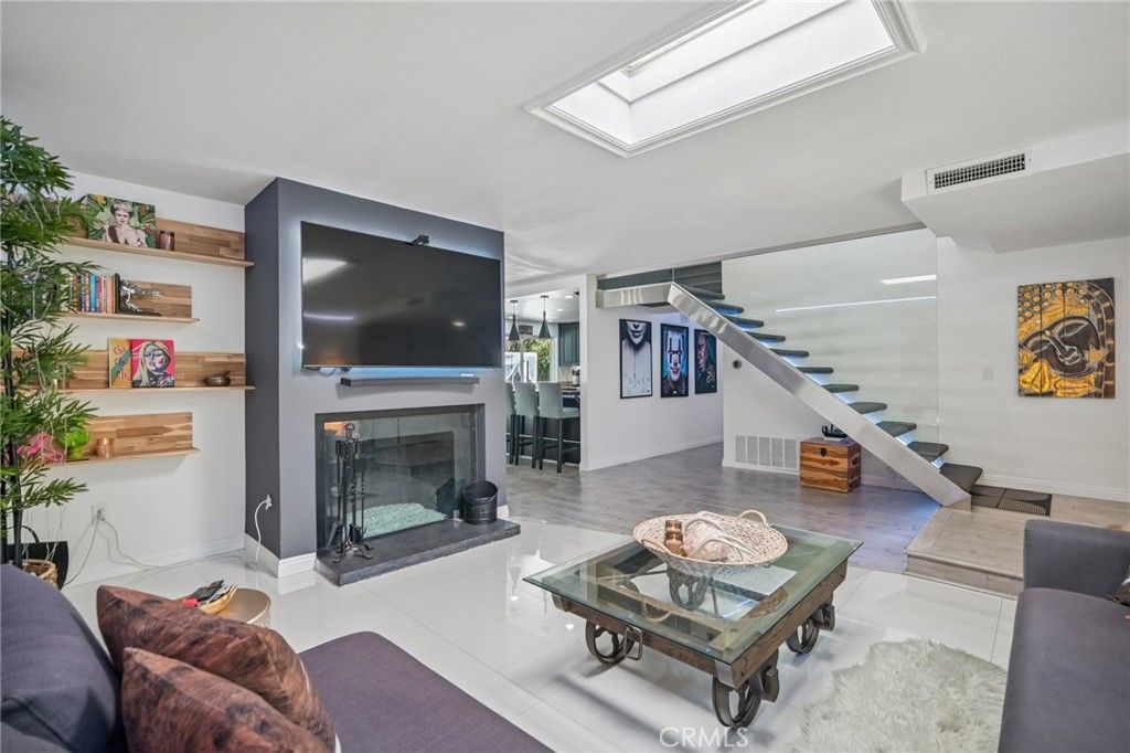 18219 Erwin Street, Tarzana, CA 91335 — photo 4