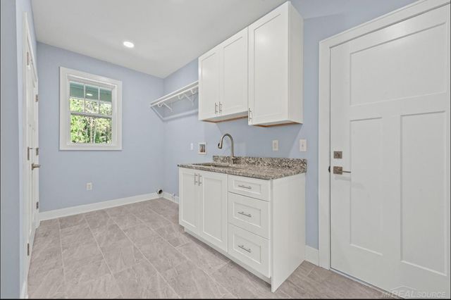 3200 Weidemann Drive, Brandon Twp, MI 48348