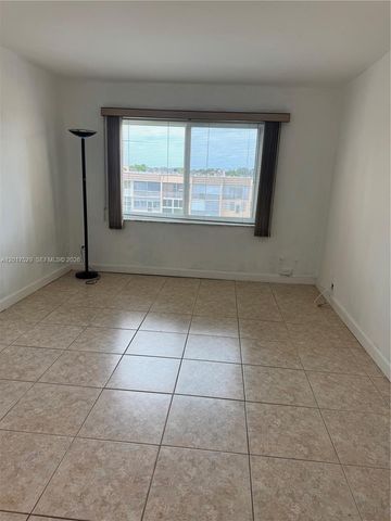 9041 Sunrise Lakes Blvd 303, Sunrise, FL 33322