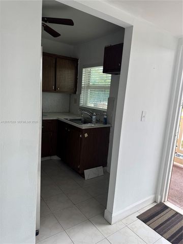 9041 Sunrise Lakes Blvd 303, Sunrise, FL 33322