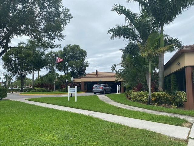 9041 Sunrise Lakes Blvd 303, Sunrise, FL 33322