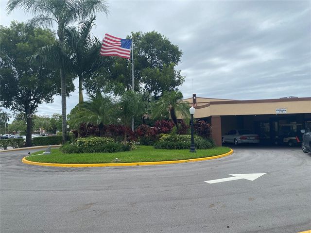 9041 Sunrise Lakes Blvd 303, Sunrise, FL 33322