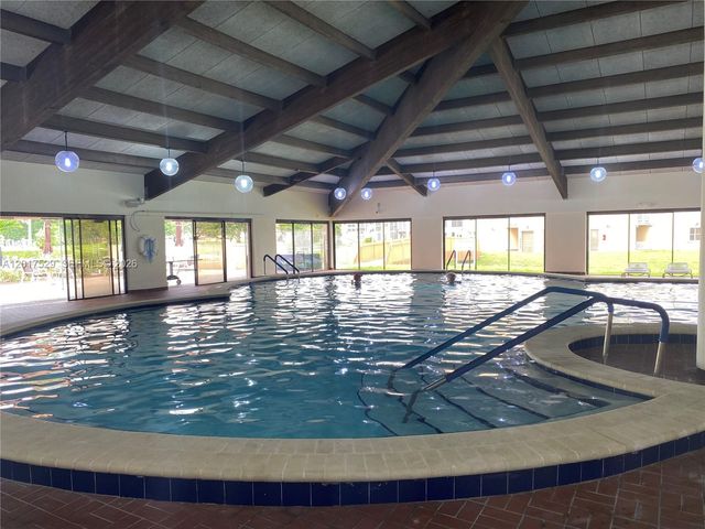 9041 Sunrise Lakes Blvd 303, Sunrise, FL 33322