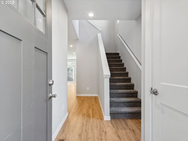 2421 Ne 54TH St, Vancouver, WA 98663