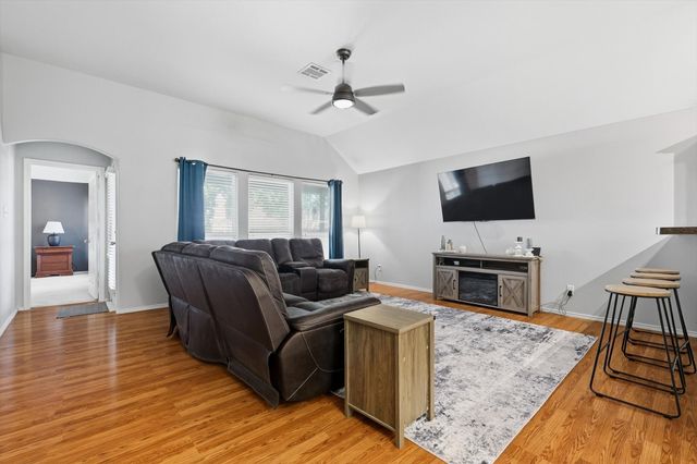 107 Watering Hole, Newark, TX 76071