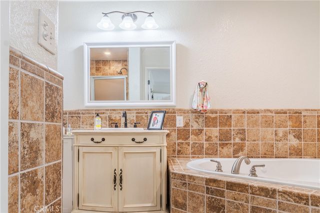 5739 N Pleasant Avenue, Fresno, CA 93711