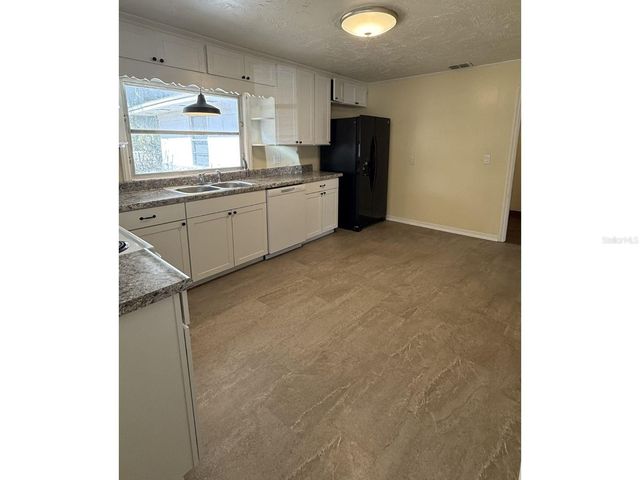 13725 10TH STREET, Dade City, FL 33525