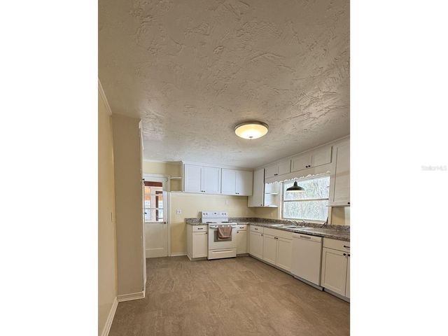 13725 10TH STREET, Dade City, FL 33525